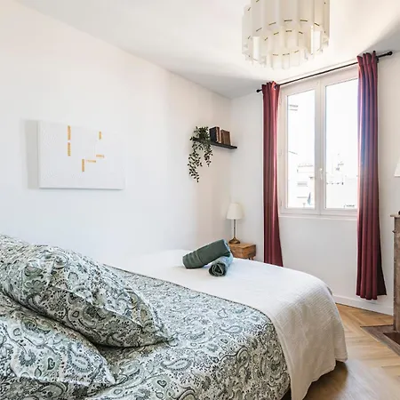 13 Place Royal - Center - Cathedral Historic Apartment Reims